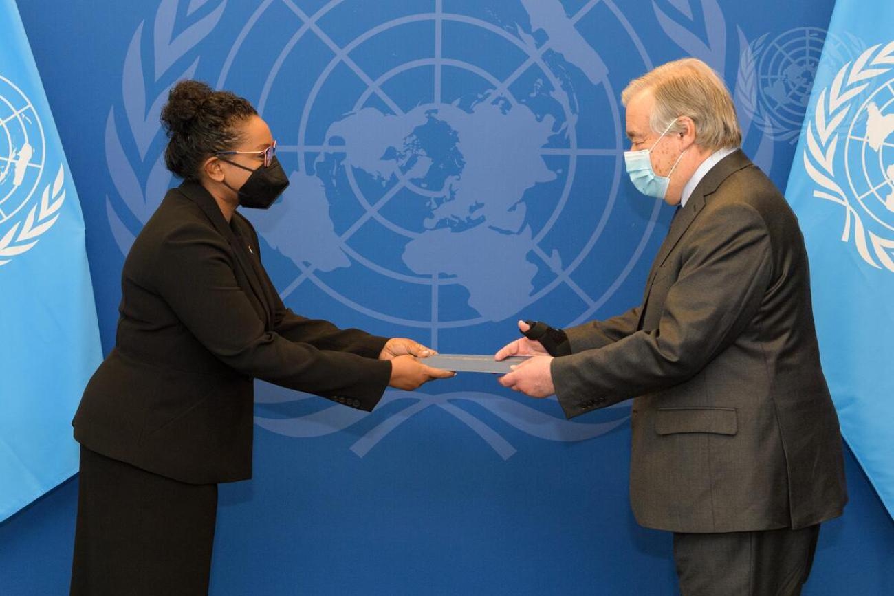 Menissa Marcelle Rambally (left), Permanent Representative of Saint Lucia to the United Nations, presents her credentials to Secretary-General António Guterres.