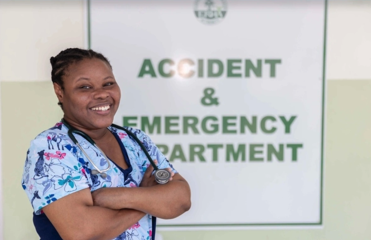 Emergency Medical Specialist Dr. Felicia Mathews, based in the public healthcare system at the Sangre Grande Hospital in Trinidad and Tobago, participated in a UNHCR-funded Spanish for healthcare workers training program in order to better communicate with refugees and migrants.