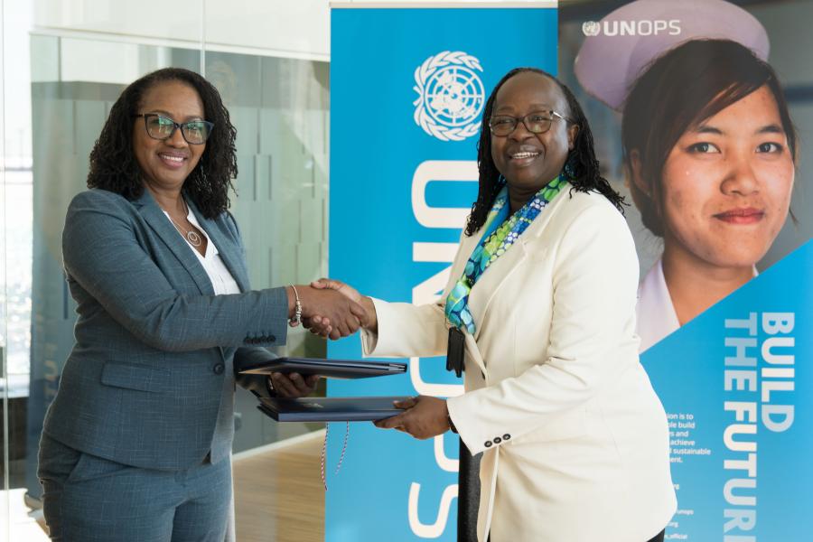 Prime Minister and Minister of General Affairs of Sint Maarten, Silveria E. Jacobs, and UNOPS Deputy Chief Financial Officer, Lilian Nyang’aya shake hands