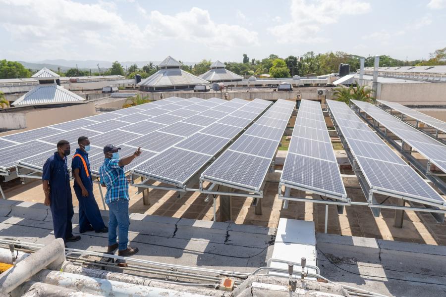 Solar PV installations at May Pen Hospital in Jamaica – installed through a renewable energy and energy efficiency project funded by Global Environment Facility and implemented by UNDP – undergo maintainance.