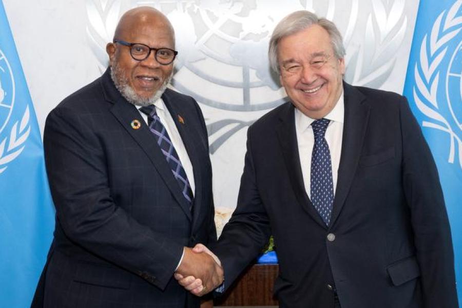 UNGA78 President Dennis Francis (L) shakes hands with UN Secretary-General António Guterres (R)